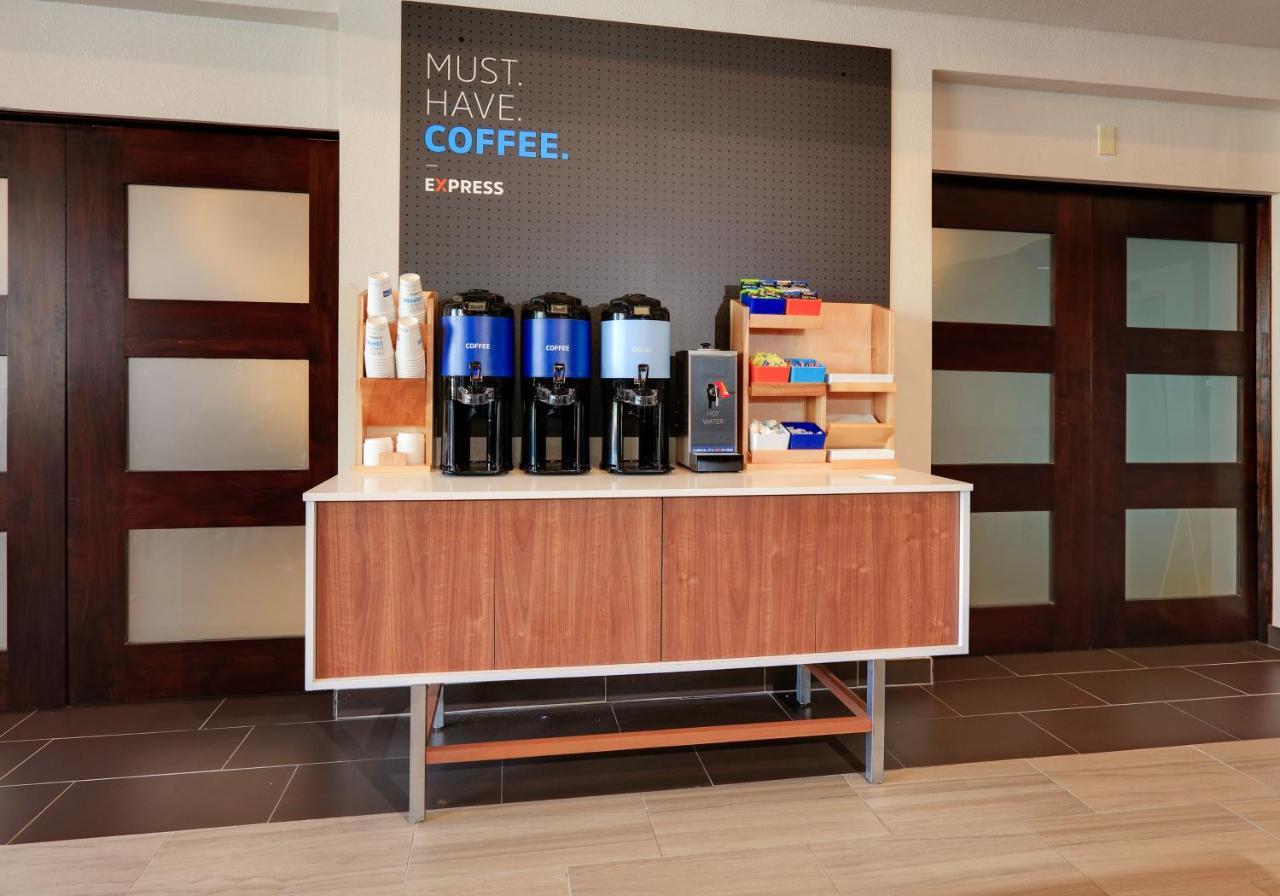 Express & - Austin - By Ihg Hotel 3*